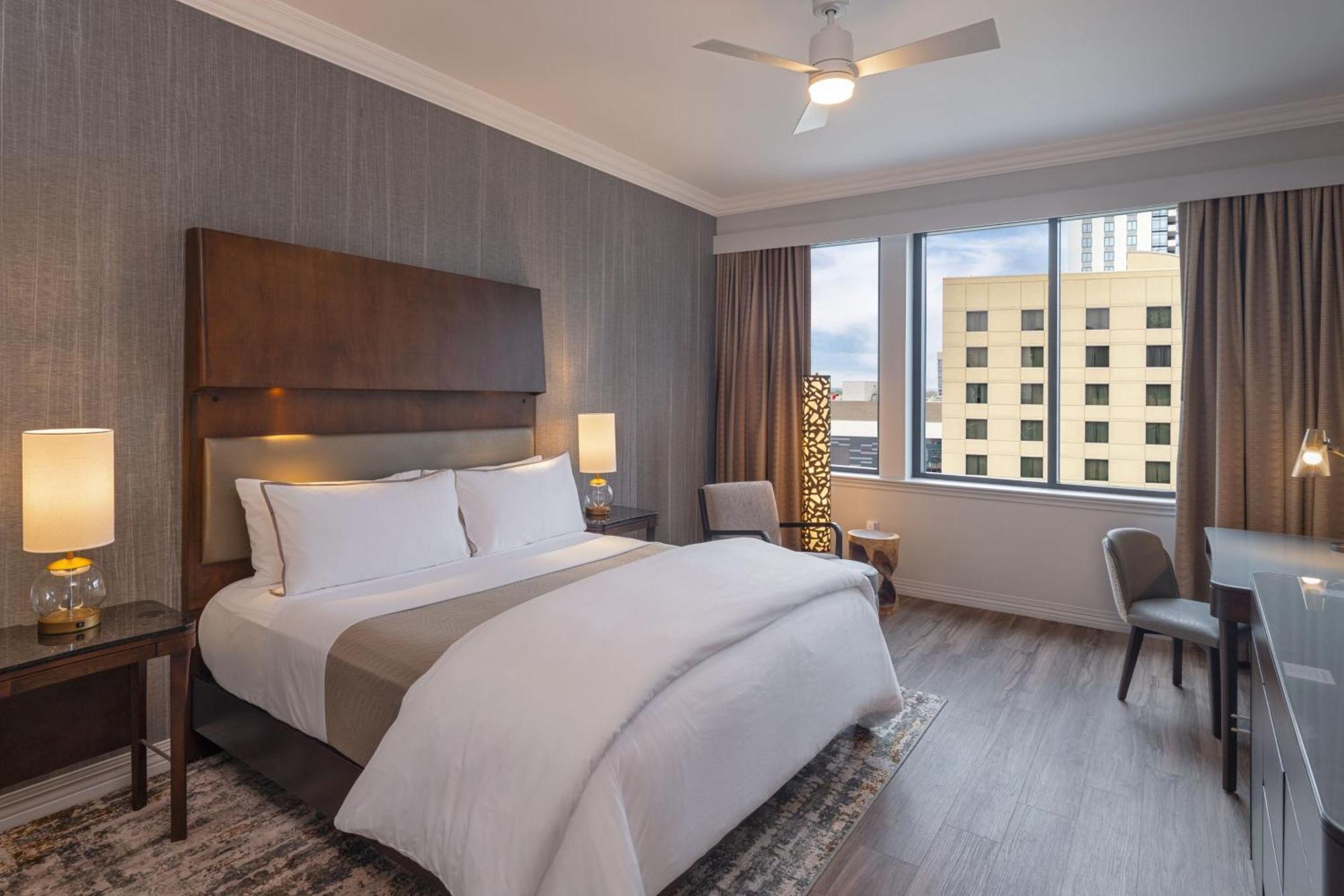 The Westin Houston Downtown Hotel Exterior photo