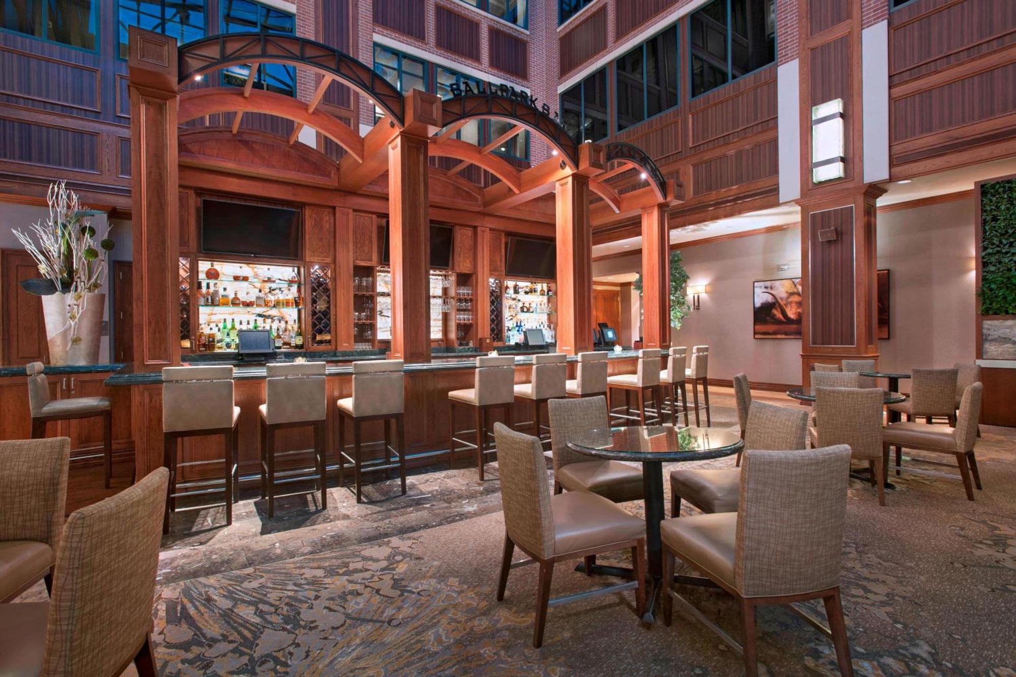 The Westin Houston Downtown Hotel Exterior photo